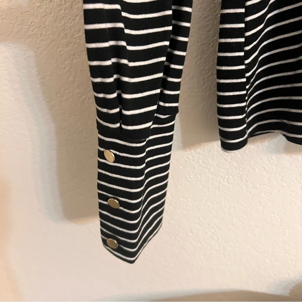 Draper James blouse Womens
Mockneck Long Sleeve Black and White
Stripe Size M - Picture 5 of 9
